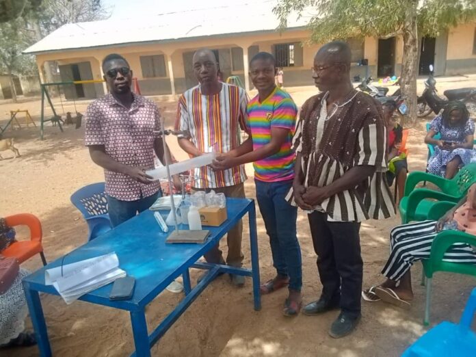 Adamu Apasinure supports schools in the Yarigabisi area with TLMs