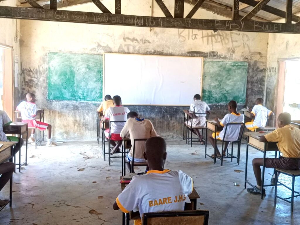 Keekee Cycling Konnect's Whiteboard in use by Baare JHS pupils